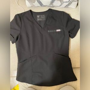 FIGS black scrub top XS